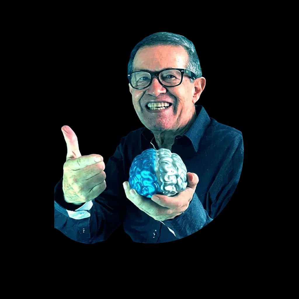 Carlos Alberto Jiménez sosteniendo un modelo de cerebro